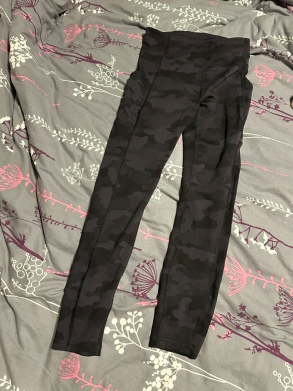 Lululemon size 6 leggings